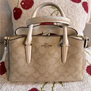 COACH ‘C’ PATTERNED PURSE